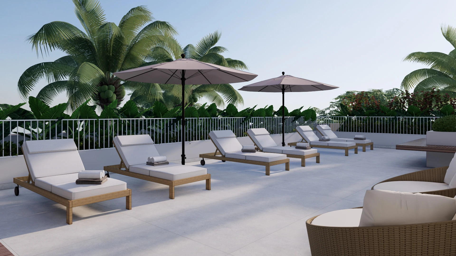 Rooftop na cobertura do Enseada Exclusive, com espreguiçadeiras e guarda-sóis, apartamentos de 2 dormitórios na Praia da Enseada, Guarujá